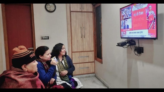 A family in Lucknow catches live updates of Union budget. (HT photo)