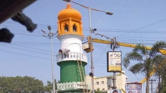 Jinnah Tower coloured with colours in the national flag (ANI) Jinnah Tower coloured with colours in the national flag (ANI)
