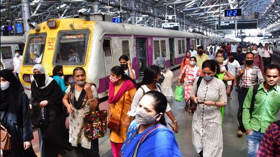 Commuters at a railway station in Mumbai. (Bhushan Koyande/HT Photo) Commuters at a railway station in Mumbai. (Bhushan Koyande/HT Photo)