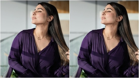 In the end, Hina opted for a soft glam aesthetic to complete the look. Her glam picks include kohl-lined eyes, mascara-adorned lashes, subtle eye shadow, nude mauve-toned lip shade, blushed cheeks, on-fleek eyebrows and glowing skin.(Instagram/@realhinakhan)