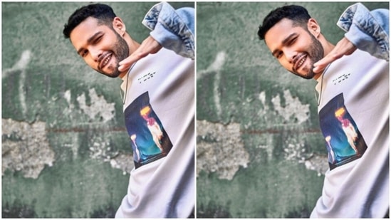 Siddhant unleashed his boyish charm in the recent pictures as he picked the ultimate casual attire – tee shirt, jeans and jacket.(Instagram/@siddhantchaturvedi)