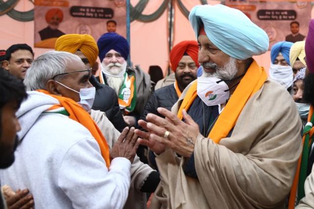 Congress’ candidate and sitting MLA Balbir Singh Sidhu interacting with locals during an event in Mohali. (HT Photo) Congress’ candidate and sitting MLA Balbir Singh Sidhu interacting with locals during an event in Mohali. (HT Photo)