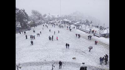 A view of the snow-clad Ridge in Shimla on Thursday morning. The meteorological department has forecast heavy snowfall in the higher altitudes of Himachal Pradesh. (HT Photo) A view of the snow-clad Ridge in Shimla on Thursday morning. The meteorological department has forecast heavy snowfall in the higher altitudes of Himachal Pradesh. (HT Photo)