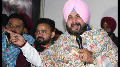 Two days after former Punjab Congress chief Sunil Jakhar claimed that majority of the Congress MLAs in Punjab favoured him in the survey conducted for choosing the CM after Captain Amarinder Singh’s exit, the incumbent president Navjot Singh Sidhu on Thursday said neither he, nor Jakhar can decide the CM face in the state assembly polls slated for February 20. (AP) Two days after former Punjab Congress chief Sunil Jakhar claimed that majority of the Congress MLAs in Punjab favoured him in the survey conducted for choosing the CM after Captain Amarinder Singh’s exit, the incumbent president Navjot Singh Sidhu on Thursday said neither he, nor Jakhar can decide the CM face in the state assembly polls slated for February 20. (AP)
