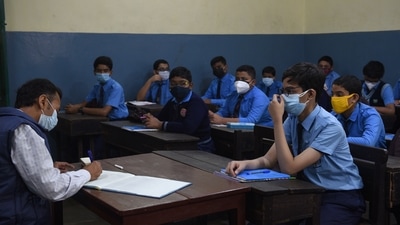 Earlier in January, in view of rising COVID-19 cases, the West Bengal government decided to shut down schools and other educational institutes, spas, salons, beauty parlours, zoos, and entertainment parks from January 3. (HT Photo/Samir Jana) Earlier in January, in view of rising COVID-19 cases, the West Bengal government decided to shut down schools and other educational institutes, spas, salons, beauty parlours, zoos, and entertainment parks from January 3. (HT Photo/Samir Jana)