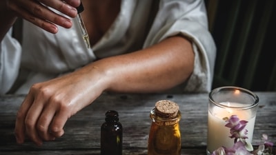 Replace your everyday moisturizer with body oil, say skincare experts (Photo by Chelsea shapouri on Unsplash) Replace your everyday moisturizer with body oil, say skincare experts (Photo by Chelsea shapouri on Unsplash)
