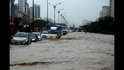 The civic body plans to purchase nine Compact Recycler Machines for cleaning manholes and stormwater drains in congested areas in the island city (Bachchan Kumar/ Hindustan Times) The civic body plans to purchase nine Compact Recycler Machines for cleaning manholes and stormwater drains in congested areas in the island city (Bachchan Kumar/ Hindustan Times)