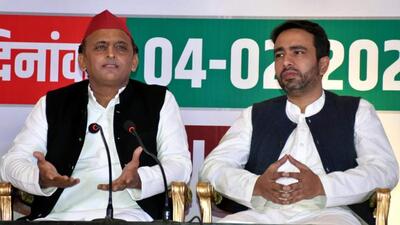 Samajwadi Party president Akhilesh Yadav and Rashtriya Lok Dal chief Jayant Chaudhary addressing a joint press conference in connection with the UP polls, in Agra on Friday (ANI PHOTO) Samajwadi Party president Akhilesh Yadav and Rashtriya Lok Dal chief Jayant Chaudhary addressing a joint press conference in connection with the UP polls, in Agra on Friday (ANI PHOTO)