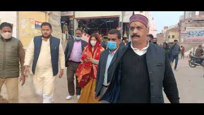 The SP leader, who offered prayers to Maa Vindhyavasini in Vindhyachal on Friday, said the work of seat sharing with allies in Purvanchal region for 2022 UP assembly polls would be completed soon (HT photo)