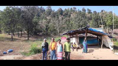 Without mobile signals, villagers in Sonbhadra’s remote hamlet are oblivious of the hustle and bustle of electioneering. (HT PHOTO) Without mobile signals, villagers in Sonbhadra’s remote hamlet are oblivious of the hustle and bustle of electioneering. (HT PHOTO)