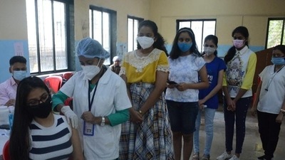Teenagers get inoculated against Covid-19 during a vaccination drive in Thane, Mumbai. (Praful Gangurde/Ht Photo) Teenagers get inoculated against Covid-19 during a vaccination drive in Thane, Mumbai. (Praful Gangurde/Ht Photo)