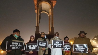 TMC MPs protesting at India Gate (Twitter/Derek O'Brien) TMC MPs protesting at India Gate (Twitter/Derek O'Brien)