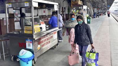 The food vendors at Ludhiana railway station are already suffering losses due to the low passenger count owing to Covid outbreak and the resultant restrictions. (Gurpreet Singh/HT) The food vendors at Ludhiana railway station are already suffering losses due to the low passenger count owing to Covid outbreak and the resultant restrictions. (Gurpreet Singh/HT)