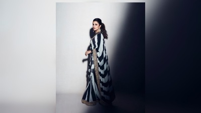 Parineeti Chopra's saree costs <span class='webrupee'>₹</span>20k. Earlier, Masaba Gupta's mother and veteran actor Neena Gupta also grabbed eyeballs donning the same saree earlier. (Instagram/@parineetichopra) Parineeti Chopra's saree costs <span class='webrupee'>₹</span>20k. Earlier, Masaba Gupta's mother and veteran actor Neena Gupta also grabbed eyeballs donning the same saree earlier. (Instagram/@parineetichopra)