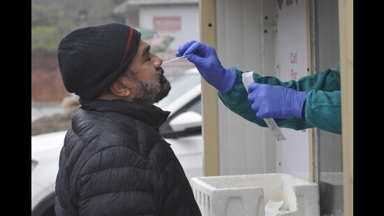 In a first since January 5, Chandigarh tricity’s daily Covid-19 cases dropped to 520 on Friday. (HT File Photo)