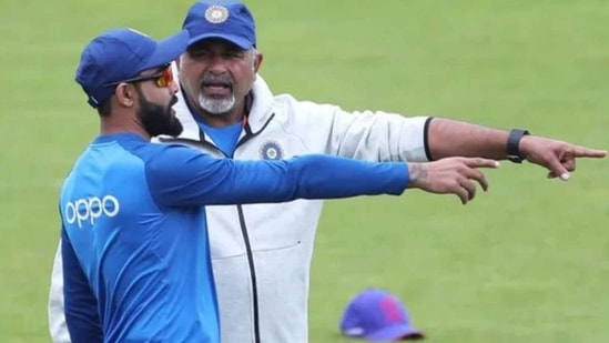 Former India bowling coach Bharat Arun with Virat Kohli(AP)