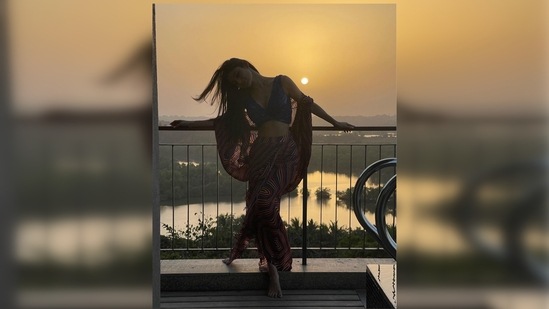 Dancing away to glory with her skirt flowing in the wind, Mouni Roy is mesmerised with the sun setting in the backdrop.(Instagram/@imouniroy)