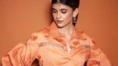 Wearing a dab of coral lipstick shade, Sanjana amplified the glam quotient with rosy blushed and highlighted cheeks, mascara-laden eyelashes, black eyeliner streaks, metallic brown eyeshadow and filled-in eyebrows. Striking sultry poses for the camera, the diva set the Internet on fire. (Instagram/vandafashionagency) Wearing a dab of coral lipstick shade, Sanjana amplified the glam quotient with rosy blushed and highlighted cheeks, mascara-laden eyelashes, black eyeliner streaks, metallic brown eyeshadow and filled-in eyebrows. Striking sultry poses for the camera, the diva set the Internet on fire. (Instagram/vandafashionagency)