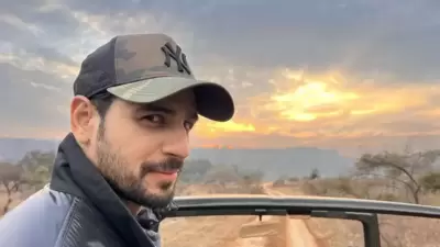 Sidharth Malhotra needs only ‘a tree’ to workout in the absence of a gym | Watch (Instagram/sidmalhotra ) Sidharth Malhotra needs only ‘a tree’ to workout in the absence of a gym | Watch (Instagram/sidmalhotra )