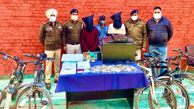 The men arrested for burglaries in custody of Chandigarh Police on Saturday. (HT Photo)