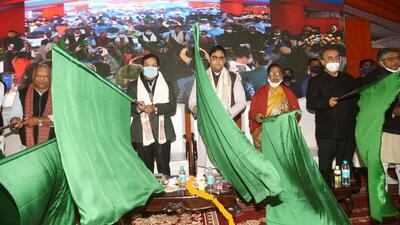 Union minister for ports and waterways Sarbananda Sonowal flags off container ship M V Lal Bahadur Shastri in Patna. (HT ) Union minister for ports and waterways Sarbananda Sonowal flags off container ship M V Lal Bahadur Shastri in Patna. (HT )