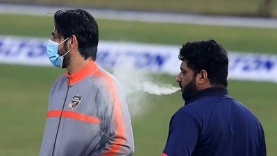 Mohammad Shahzad spotted smoking on the ground after BPL match (Twitter)