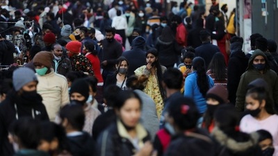 People shop at a market amidst the spread of coronavirus disease (Covid-19) in New Delhi.&nbsp; (REUTERS)