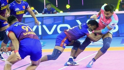 Jaipur Pink Panthers' Arjun Deshwal attempts a raid. (Pro Kabaddi League)