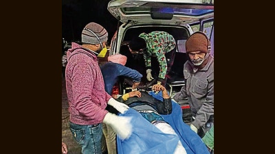 The injured labourers being rushed to the hospital in Ludhiana on Saturday. (HT Photo) The injured labourers being rushed to the hospital in Ludhiana on Saturday. (HT Photo)