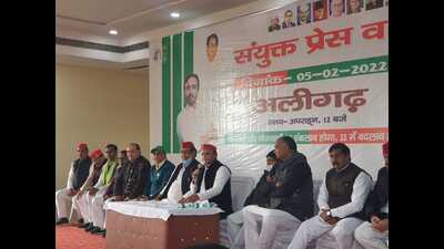 Akhilesh Yadav addressing a press conference in Aligarh on Saturday. (HT PHOTO) Akhilesh Yadav addressing a press conference in Aligarh on Saturday. (HT PHOTO)
