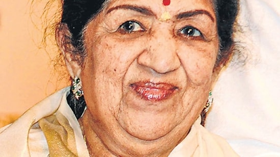 Legendary singer Lata Mangeshkar has been put on ventilator support again after her health deteriorated, and is now undergoing aggressive therapy. (PTI Photo)(PTI02_05_2022_000179A) (PTI) Legendary singer Lata Mangeshkar has been put on ventilator support again after her health deteriorated, and is now undergoing aggressive therapy. (PTI Photo)(PTI02_05_2022_000179A) (PTI)