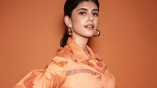 The ensemble is credited to Indian fashion designer, Arushi Rawal's eponymous label that boasts of contemporary womenswear and resort wear clothing. Sanjana Sanghi was styled by celebrity fashion stylists at Who Wore What When.(Instagram/vandafashionagency)