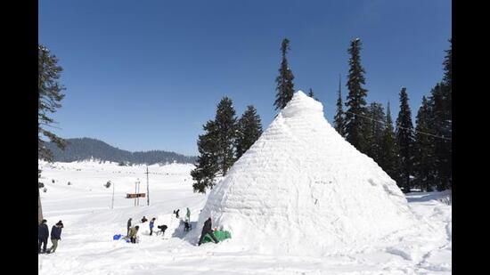 The structure is a hybrid of a dome and a cone with 4ft wide walls. (Waseem Andrabi/Hindustan Times)