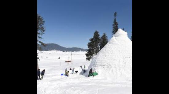 The structure is a hybrid of a dome and a cone with 4ft wide walls. (Waseem Andrabi/Hindustan Times)