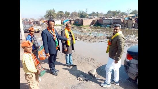 BJP candidate from Mohali Sanjeev Vashisht during his election campaign in Badmajra, Mohali, on Saturday. (HT Photo)