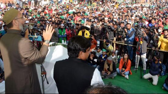 AIMIM chief Asaduddin Owaisi addressing a gathering at Asara village in Chaprauli assembly constituency of Baghpat district on Saturday. (Ravindra Chauhan/HT PHOTO.)