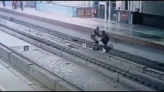 A CISF personnel helps the man climb up on the platform, who slipped and fell down on the track of Delhi's Shahdara Metro Station, on Saturday, February 5, 2022. (Screengrab/CISF Twitter) A CISF personnel helps the man climb up on the platform, who slipped and fell down on the track of Delhi's Shahdara Metro Station, on Saturday, February 5, 2022. (Screengrab/CISF Twitter)