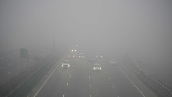 Dense to very dense fog conditions in isolated pockets is expected over plains of northwest India during the next 2-3 days.(HT_PRINT) Dense to very dense fog conditions in isolated pockets is expected over plains of northwest India during the next 2-3 days.(HT_PRINT)