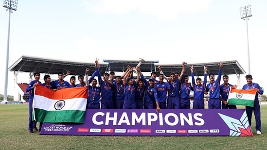 Yash Dhull of India poses with the ICC U19 Men's World Cup Trophy alongside team mates.&nbsp;(Getty)