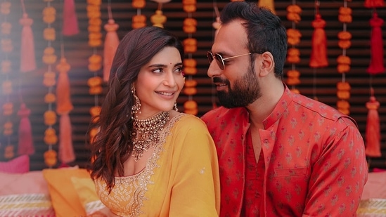 Karishma Tanna and her fiance Varun Bangera during mehendi ceremony.