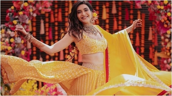 Karishma shined bright in a mustard yellow bandhani printed lehenga set for her Mehendi ceremony. The stars ensemble is from the shelves of designer Punit Balana's clothing label's wedding collection. It is the epitome of elegance and comes replete with intricate details.(Instagram/@karishmaktanna)