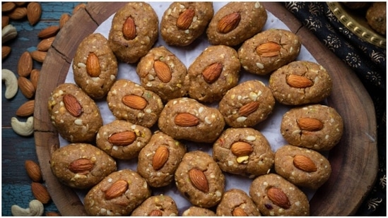 इस पिन्नी रेसिपी के साथ अपनी सर्दियों की शामों को मीठा बनाएं(Pinterest)