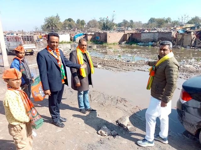 BJP candidate from Mohali Sanjeev Vashisht during his election campaign in Badmajra, Mohali, on Saturday. (HT Photo) BJP candidate from Mohali Sanjeev Vashisht during his election campaign in Badmajra, Mohali, on Saturday. (HT Photo)