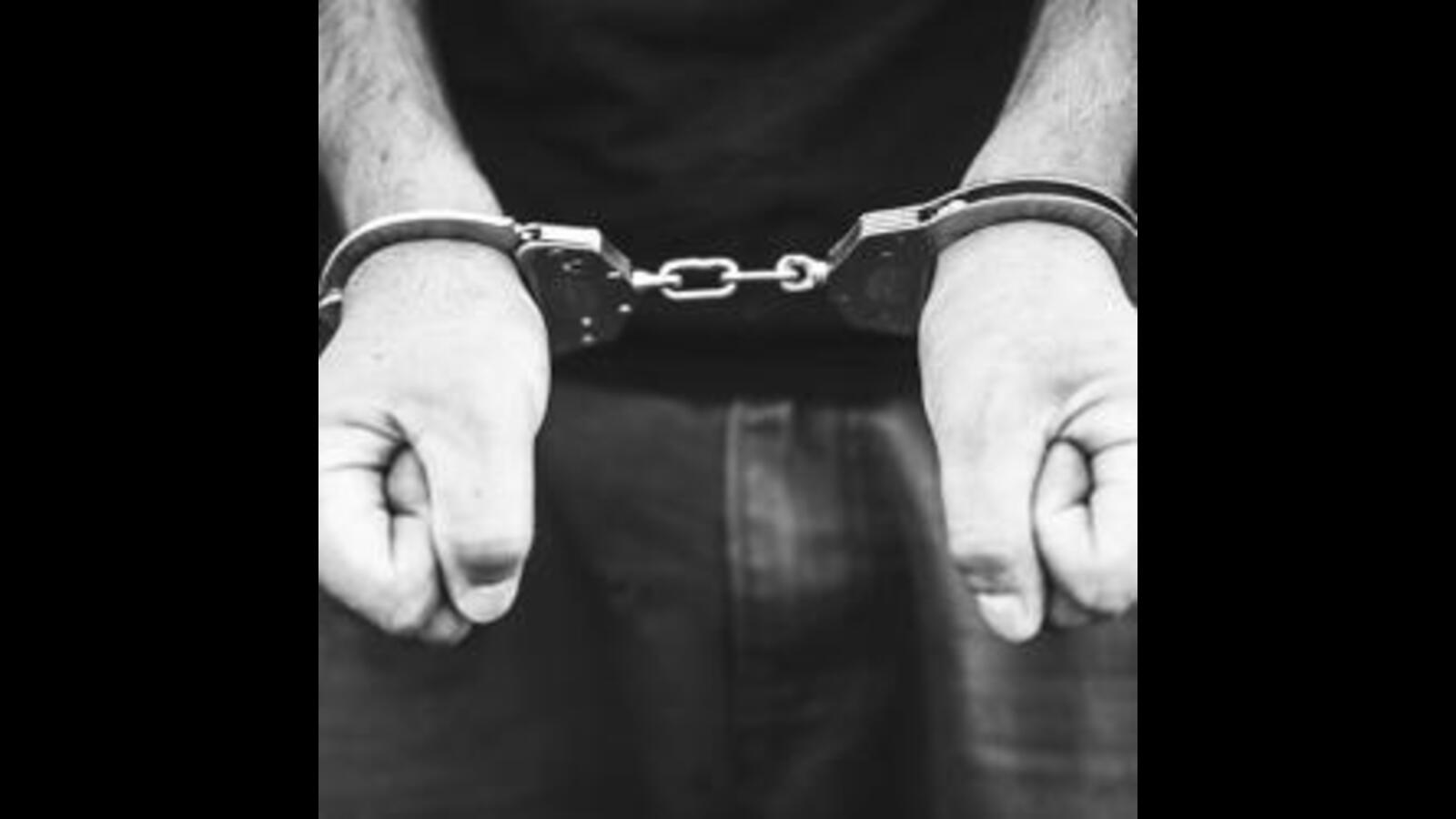 man-arrested-for-killing-neighbour-over-100-mumbai-news-hindustan