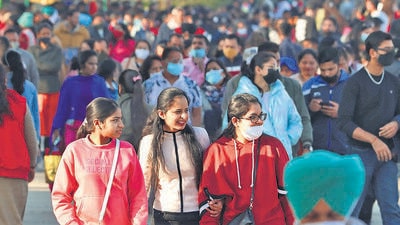 With Covid restrictions eased in Chandigarh, Sukhna Lake continues to brim with huge crowds, with many not wearing masks or following social distancing, as seen on Sunday. (Keshav Singh/HT)