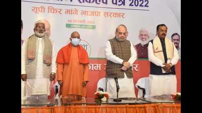 Union Home Minister Amit Shah, Chief Minister Yogi Adityanath, State President Swatantradev Singh and Deputy Chief Minister Keshav Prasad Maurya paying homage to Lata Mangeshkar at BJP state office by keeping a two-minute silence. (Deepak Gupta/HT Photo) Union Home Minister Amit Shah, Chief Minister Yogi Adityanath, State President Swatantradev Singh and Deputy Chief Minister Keshav Prasad Maurya paying homage to Lata Mangeshkar at BJP state office by keeping a two-minute silence. (Deepak Gupta/HT Photo)