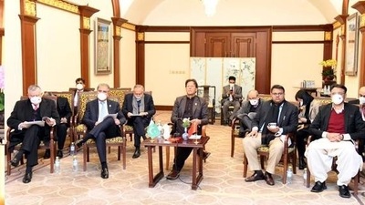 Pakistan Prime Minister Imran Khan meeting with the senior leadership of Chinese state-owned and private companies. (Twitter / PakPMO) Pakistan Prime Minister Imran Khan meeting with the senior leadership of Chinese state-owned and private companies. (Twitter / PakPMO)