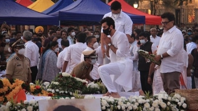 Actor Ranbir Kapoor paid his tribute to Lata Mangeshkar, who passed away due to multiple organ failure. (Varinder Chawla) Actor Ranbir Kapoor paid his tribute to Lata Mangeshkar, who passed away due to multiple organ failure. (Varinder Chawla)