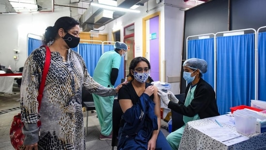 Inoculations for the 15-18 group began on January 3 this year, while second doses began to be administered from January 31. (Amal KS/HT)