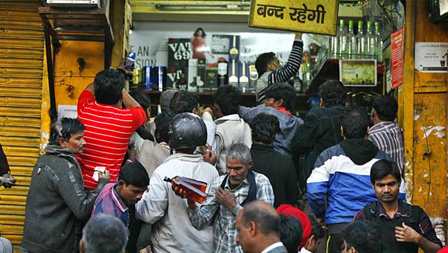 In Gurugram, meanwhile, liquor vend owners said they started giving out the discounts emulating Delhi. (HT Archives. Representative image) In Gurugram, meanwhile, liquor vend owners said they started giving out the discounts emulating Delhi. (HT Archives. Representative image)